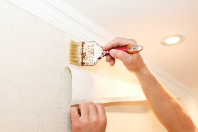 Pose de papier peint à Simiane-la-Rotonde — revêtements muraux et toiles de verre